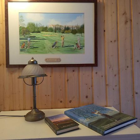 Lilla Huset Med Stor Traedgardstomt Naera Golf Och Hav Villa Trosa Exterior foto