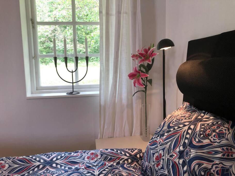 Lilla Huset Med Stor Traedgardstomt Naera Golf Och Hav Villa Trosa Exterior foto