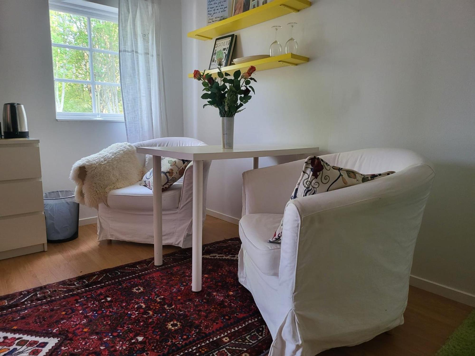 Lilla Huset Med Stor Traedgardstomt Naera Golf Och Hav Villa Trosa Exterior foto