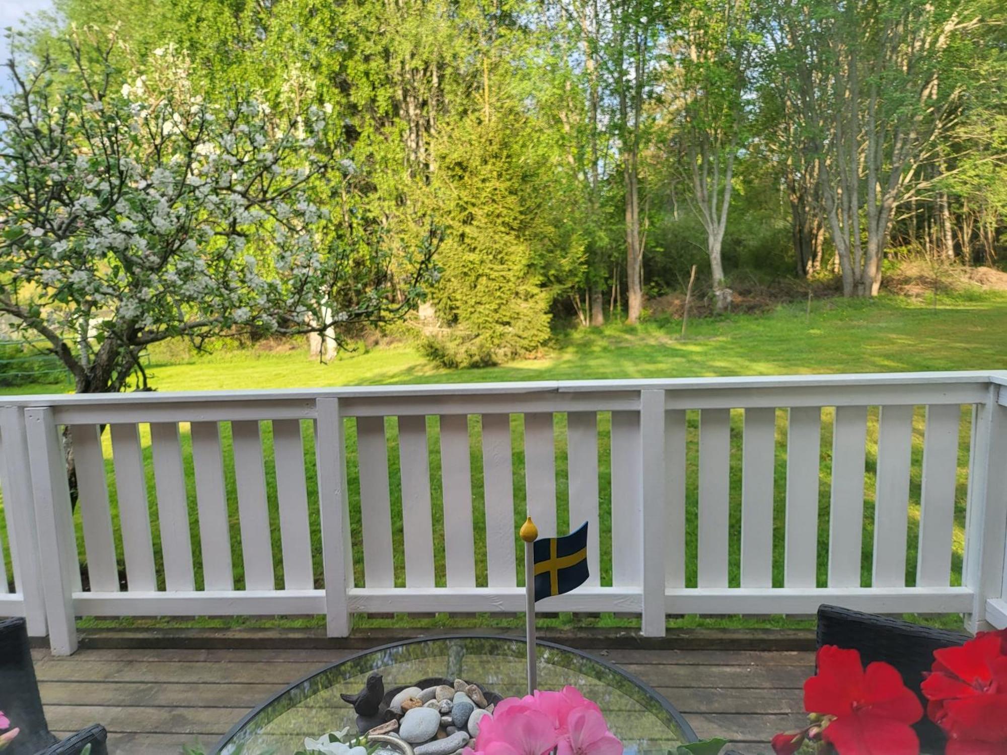 Lilla Huset Med Stor Traedgardstomt Naera Golf Och Hav Villa Trosa Exterior foto