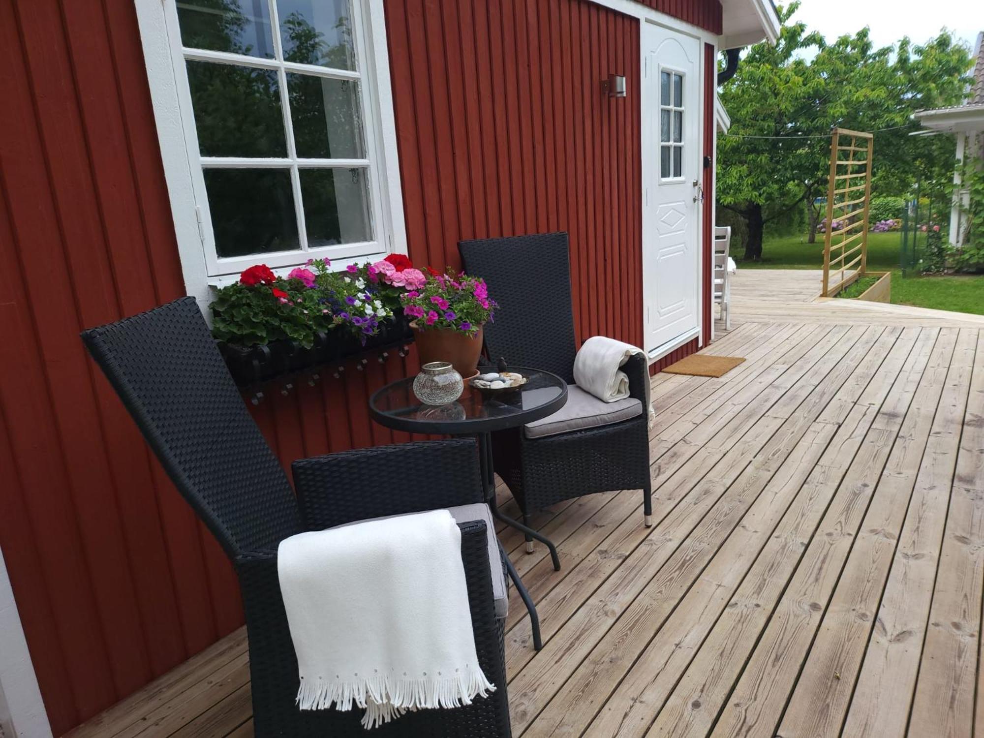 Lilla Huset Med Stor Traedgardstomt Naera Golf Och Hav Villa Trosa Exterior foto
