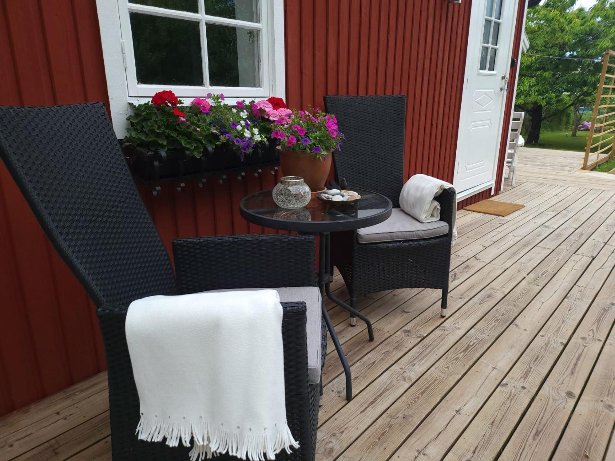 Lilla Huset Med Stor Traedgardstomt Naera Golf Och Hav Villa Trosa Exterior foto