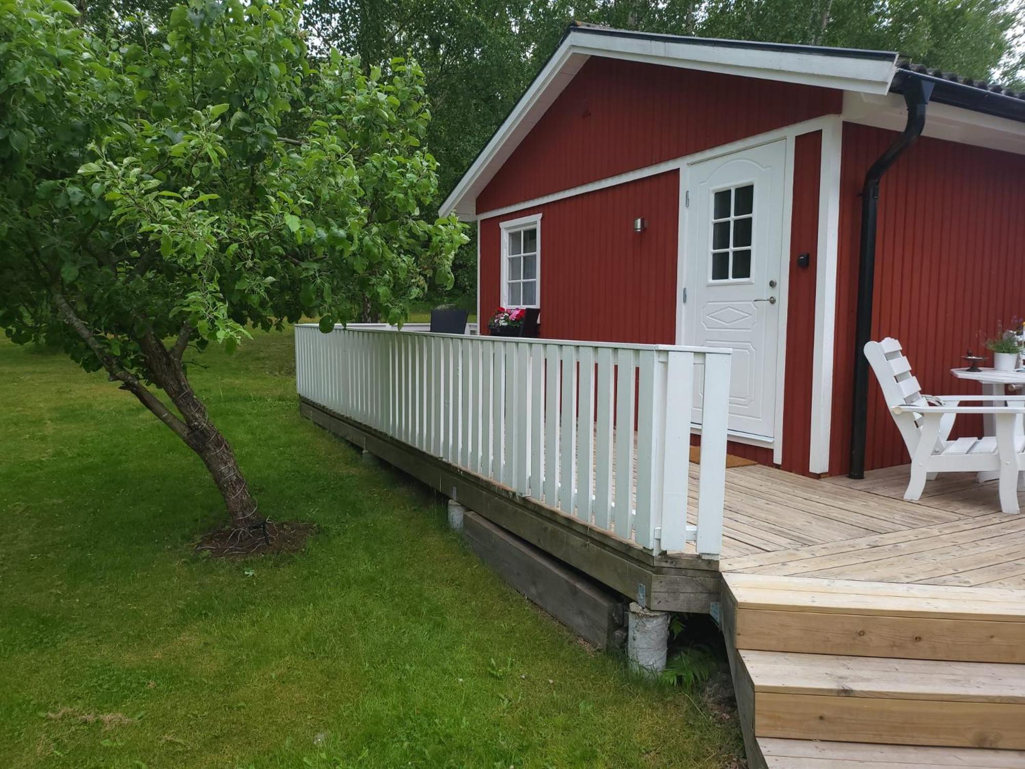 Lilla Huset Med Stor Traedgardstomt Naera Golf Och Hav Villa Trosa Exterior foto