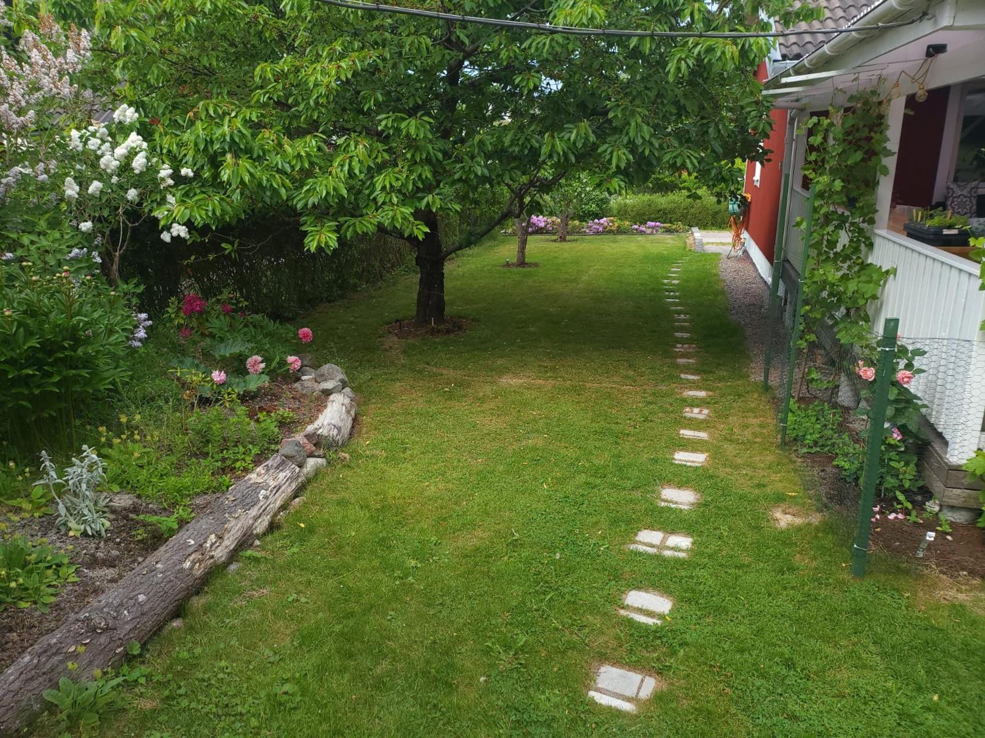 Lilla Huset Med Stor Traedgardstomt Naera Golf Och Hav Villa Trosa Exterior foto